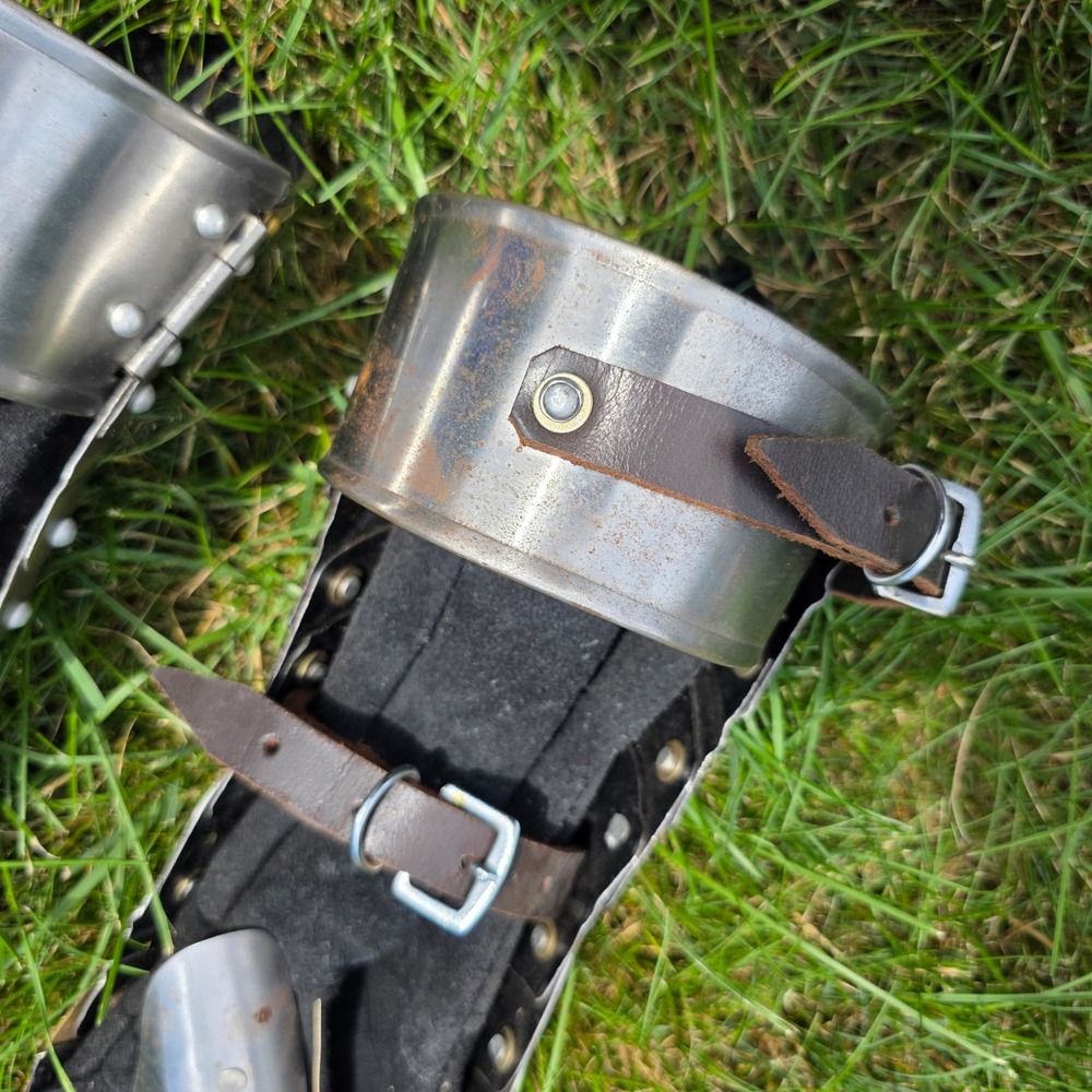 Medieval Articulated Steel Gauntlets Brass Accents Knight Armor LARP SCA Pair - Picture 8 of 11